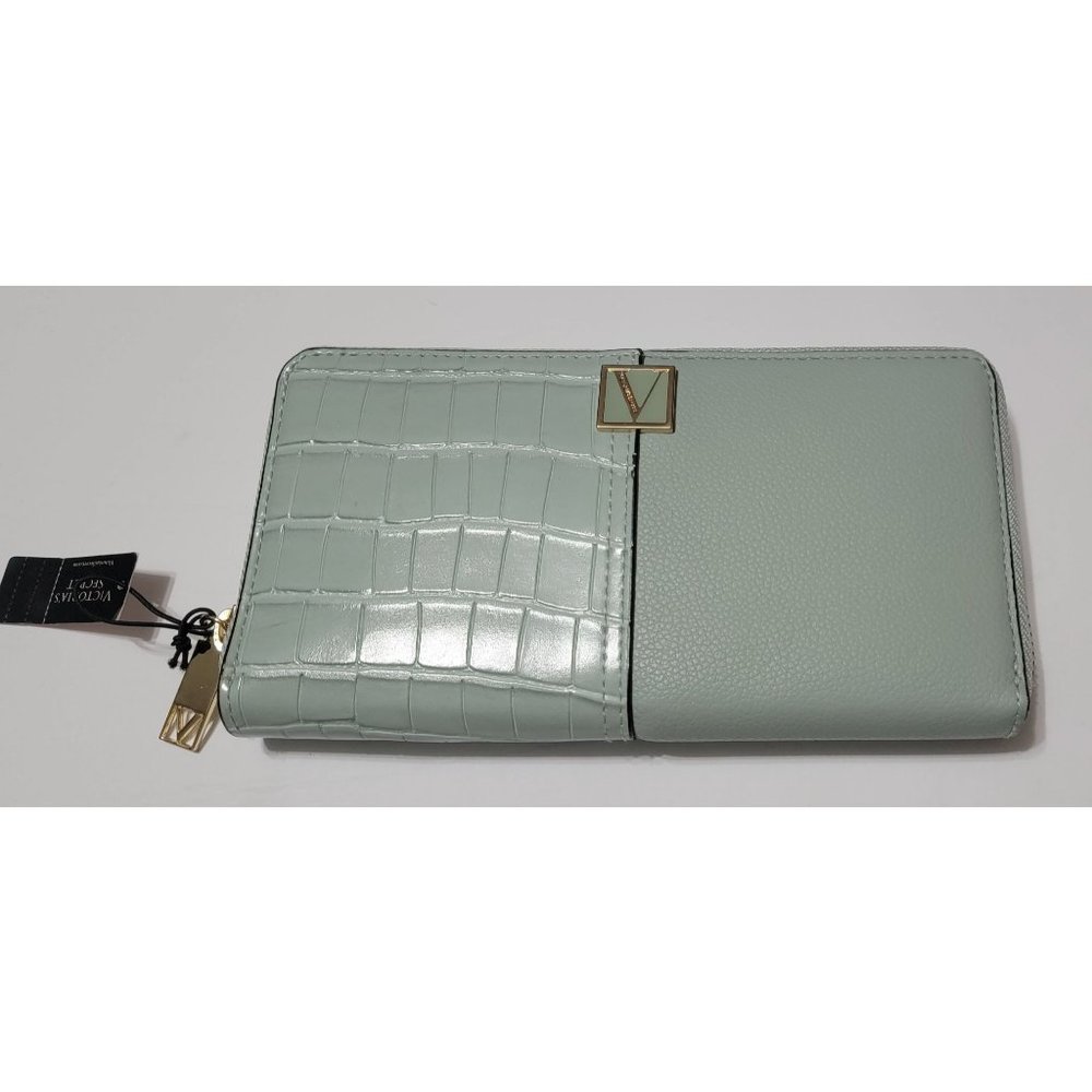 NWT Victoria’s Secret Light Green Wallet Croc-“V”Monogram LMT.EDITION